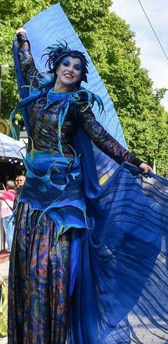Venezianische Künstler buchen, Stelzen buchen und Walk Acts mieten, blaue Fee