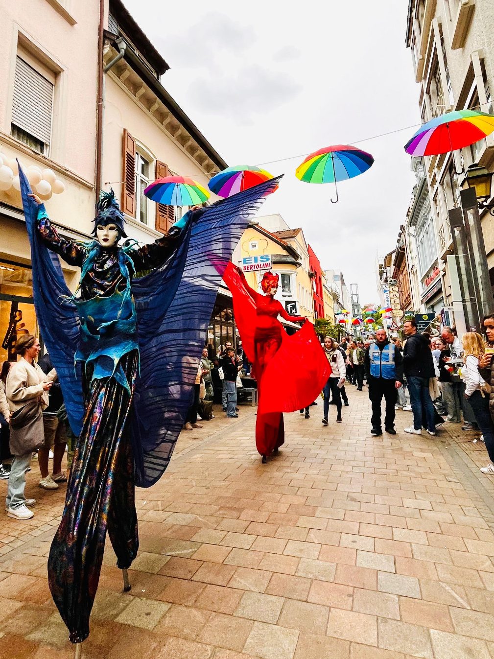 Stelzenperformance Stadtfest