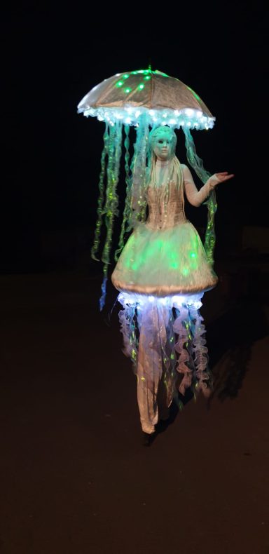 beleuchteter Walk Act Aqua