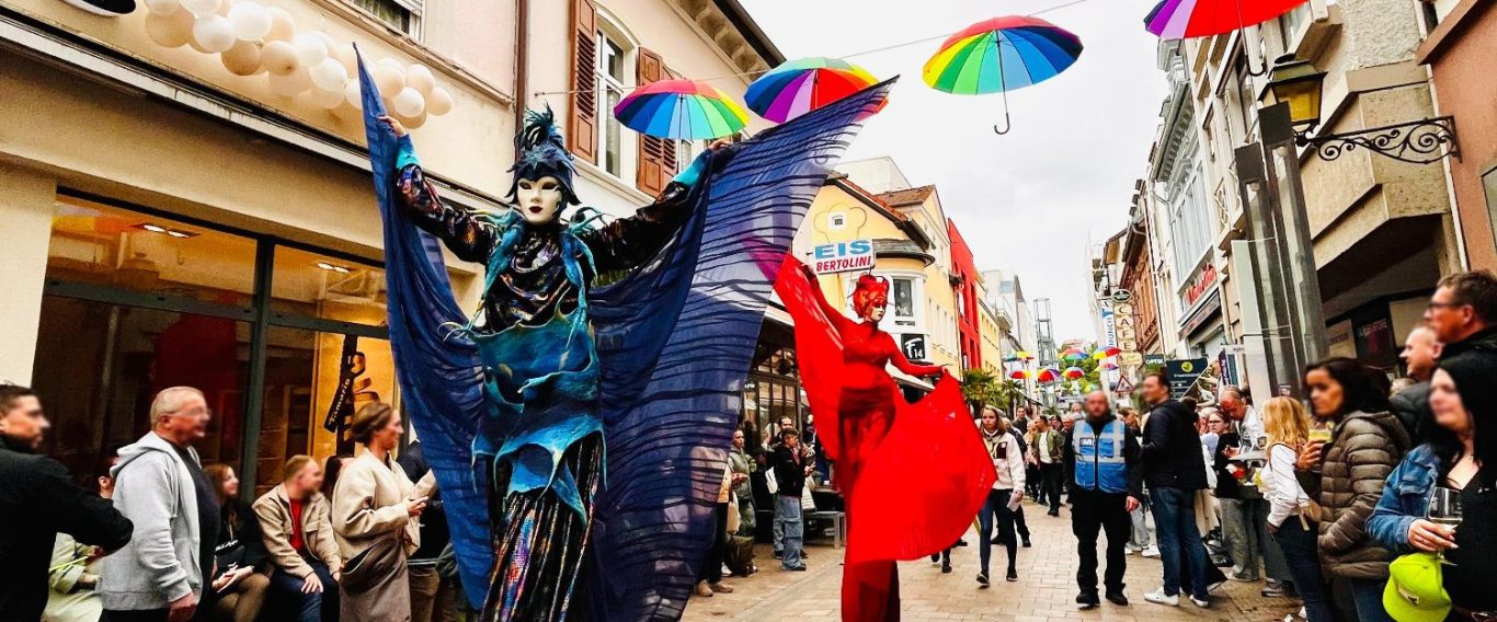 Stelzenläufer Performance Parade Walkact