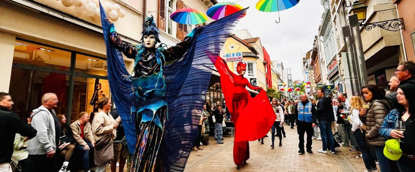 Stelzenläufer Performance Parade Walkact