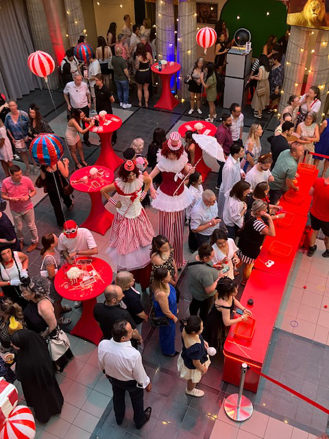 Candy Circus Jahrmarkt Performance Walking Act