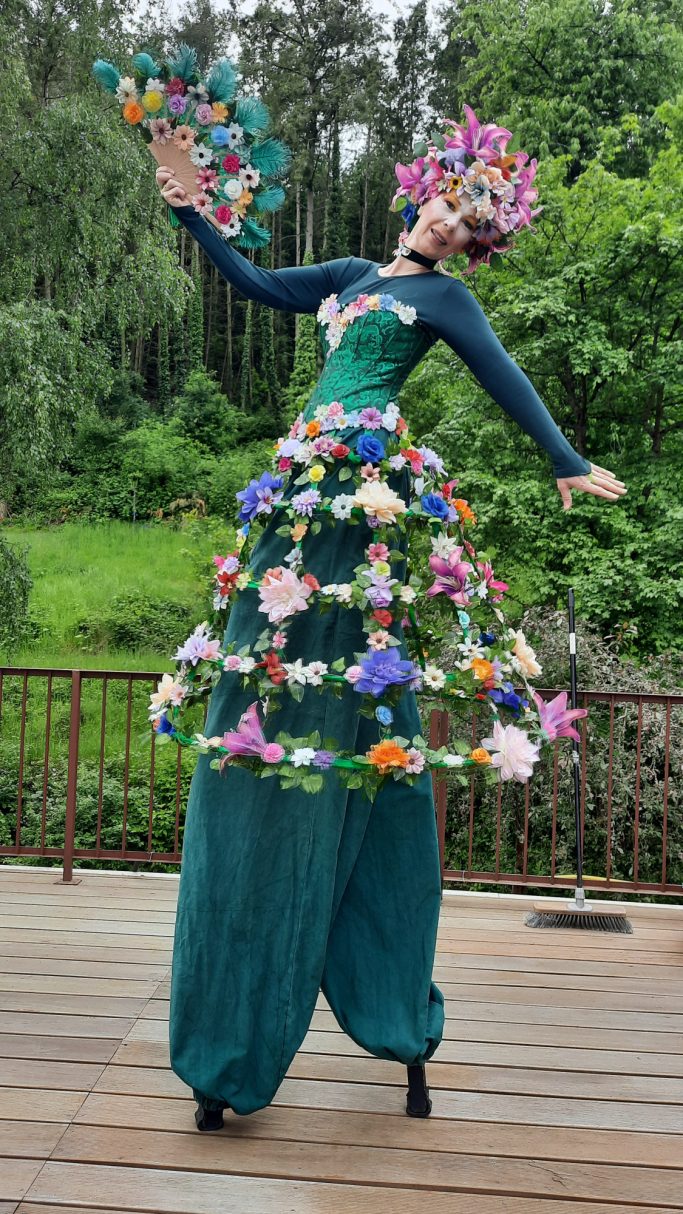 Stelzen Walking Act Blume