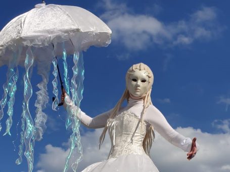 Weiß Stelezenlauf Walkact Wassertiere