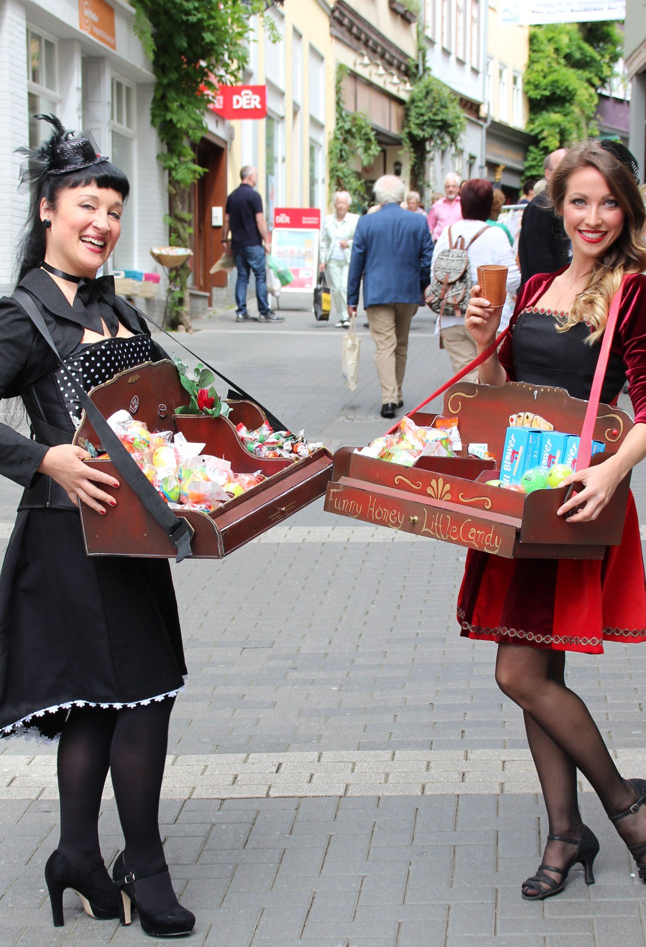 Candy Girl, Walking Act für Strassenfeste, Betriebsfeiern und private Feste mieten